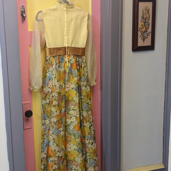 Vintage, floral, long sleeved, maxi dress with ruffle and bow details - Picture 8 of 13